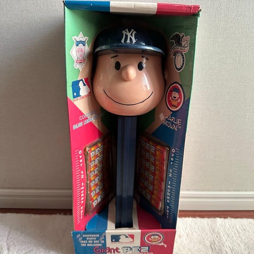 Pez giant snoopy - giant, brown
