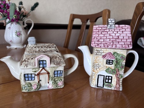 Country cottage teapot old - x2,