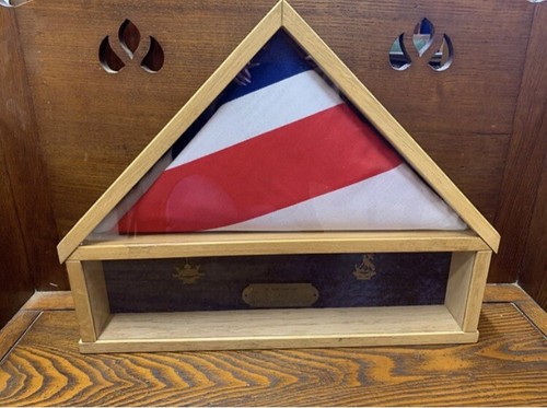 Framed navy memorial flag with - flag,