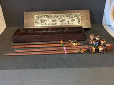 4 PAIRS OF VINTAGE ASIAN CHOPSTICKS WITH RESTS IN A METAL DECORATED WOODEN BOX