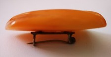 OLD VINTAGE LARGE CARVED BUTTERSCOTCH AMBER COLOUR BAKELITE BROOCH/PIN
