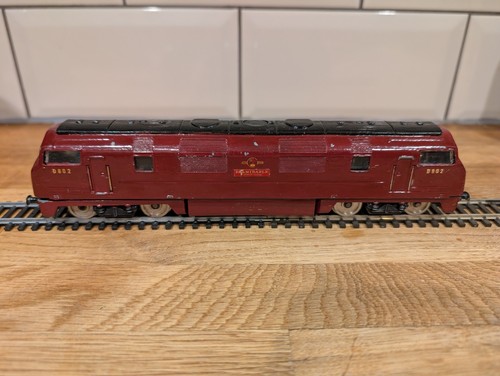 Hornby r3068 class - hornby, warship