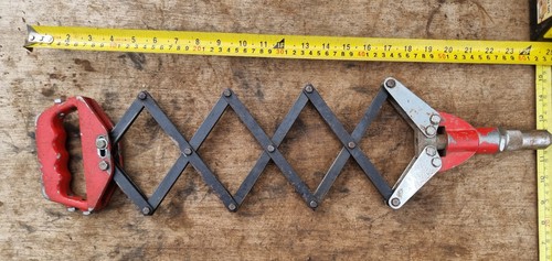 Heavy duty lazy tong pop - tong,