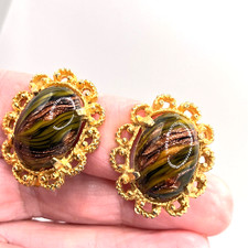 Sphinx clip on earrings gold