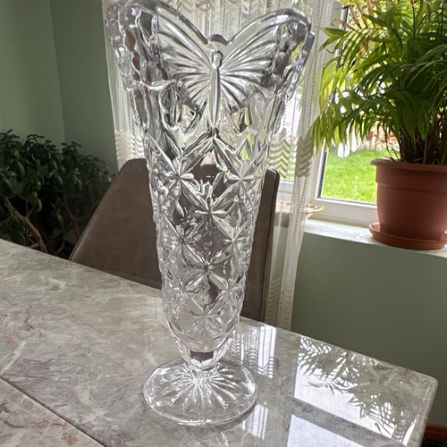 Clear pressed glass trumpet - clear,
