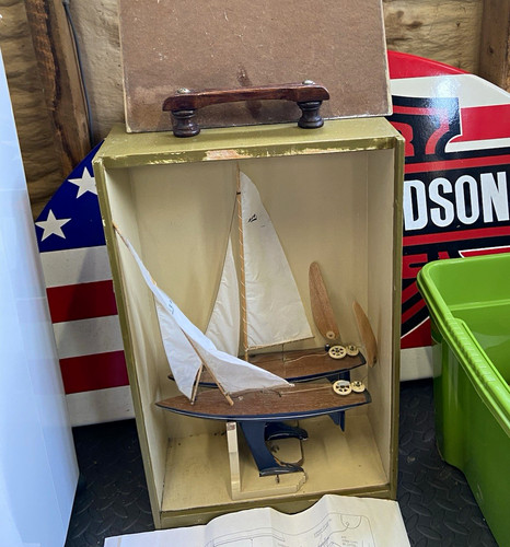 Pair model splinter yacht - of,