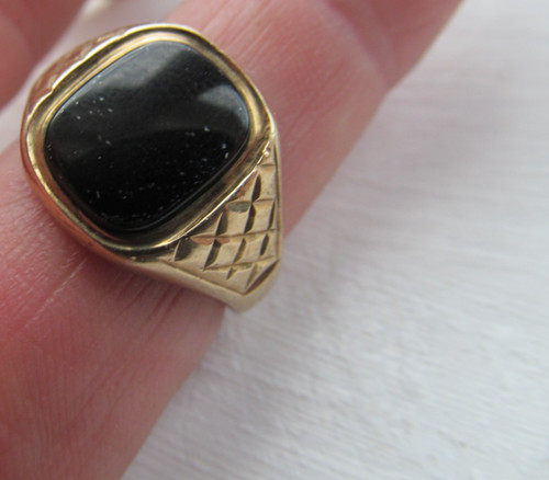 Hallmarked 9ct yellow gold