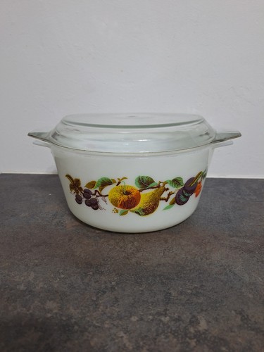 Pyrex vintage casserole dish - casserole,