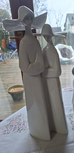 Two nuns lladro - nuns",