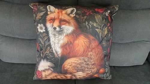 Stunning fox cushion - stunning,