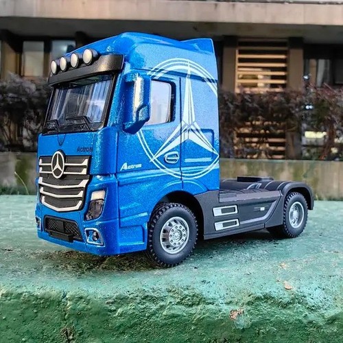 Scale diecast truck model - scale,