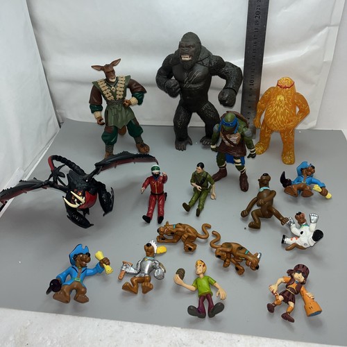 Mixed toy figures job - toy/figures,