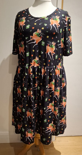 Deer mistletoe print tea - print,