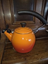 ⭐Super LE CREUSET Stove Top Whistling Piccolo Kettle 1.1L Volcanic Orange
