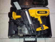 Dewalt Dc618 18v Battery Powered Second Fix Finishing Nail Gun Set