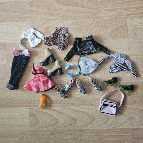 Bratz doll clothes - doll, accessories