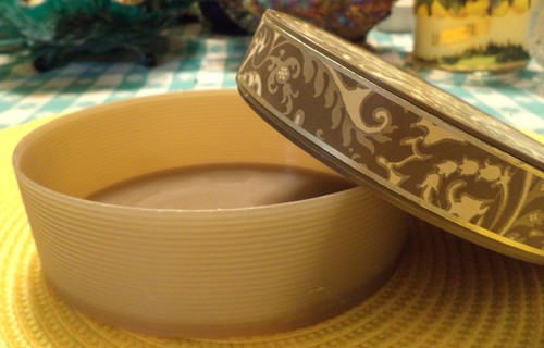 Vtg avon brocade beauty dust - avon,