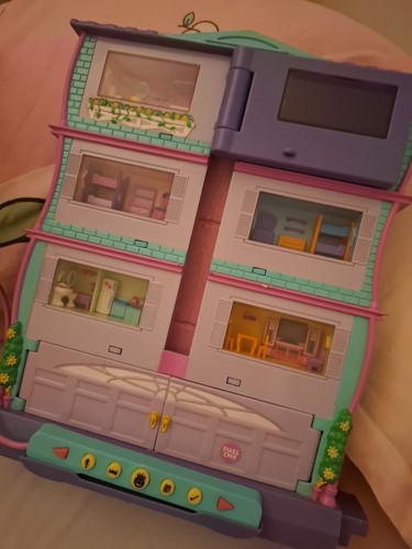Pixel chix roomies house - pixel,