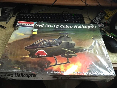 Monogram bell cobra - bell, ah-1g