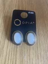 Primark Oval Stud Earrings –