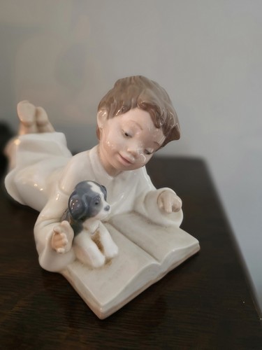 Nao boy reading a - (lladro),