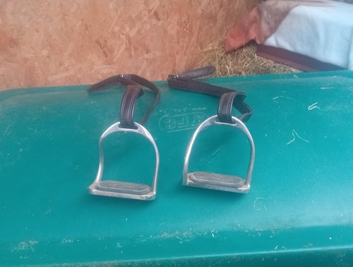 Safety stirrups with - safety,