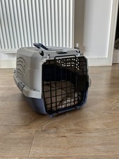 AmazonBasics 43cm 16.5inch Two-door Top-load Pet Kennel