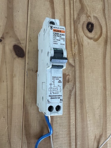 Merlin gerin 32a - 10ma, pole
