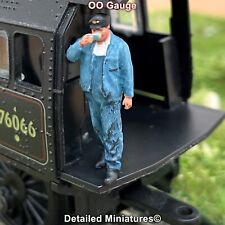 DETAILED MINIATURES 021 PAINTED OO GAUGE 1/76th FIGURE - LOCO CREW DRINKING TEA