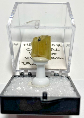 Golden heliodor crystal - heliodor,
