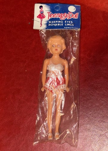 Vintage 1960s teenage doll - 1960s,