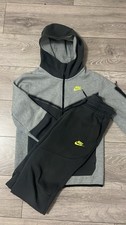 Nike Volt Tech Old Season Very