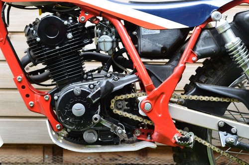 Honda tlr 200 sprocket cover - honda,