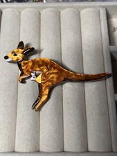 erstwilder a chameleon named pop brooch