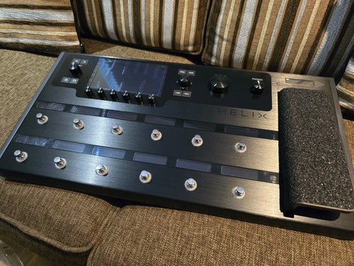 Line helix floor guitar - line,