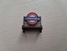 Model Railway Station OO Gauge London Underground Hammersmith Metal Bench 