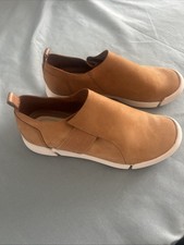 Lovely Ladies Clark’s Trigenic Camel Suede Shoes Size 4 1/2 D Worn Once Ex Con