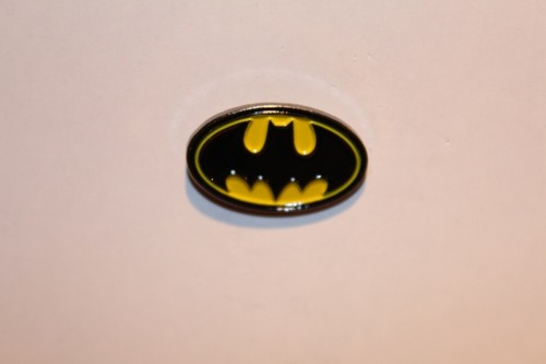 Batman logo pin badge - logo,