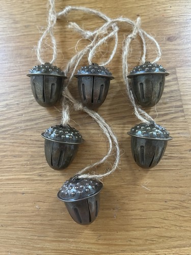 Acorn bronze effect bells - 6,