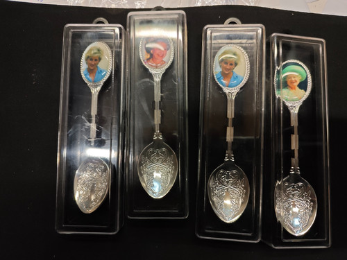 Souvenir collector spoons x4 - souvenir,