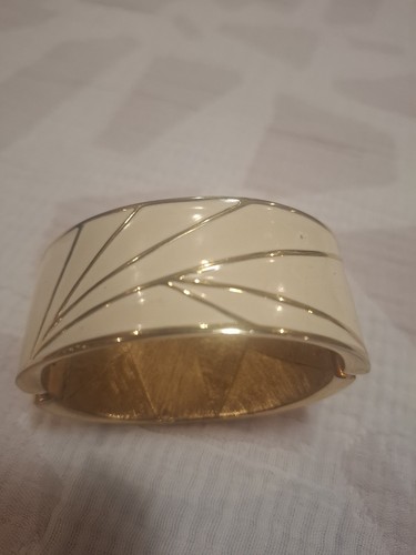 Monet vintage cream goldtone - vintage,