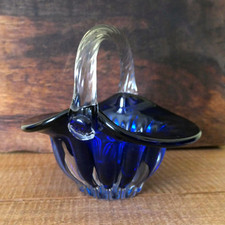 Vintage studio art glass Basket, Romanian. In perfect condition, unmarked.