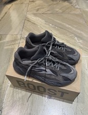 Adidas Yeezy Boost 700 V2