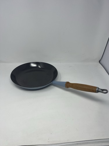 Vintage creuset cast iron - cast,