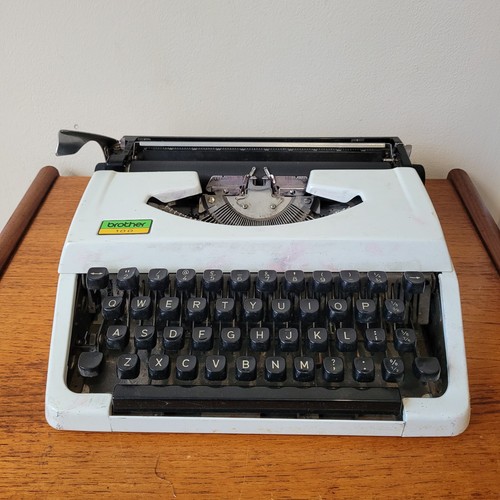 Vintage brother 100 - 100, typewriter