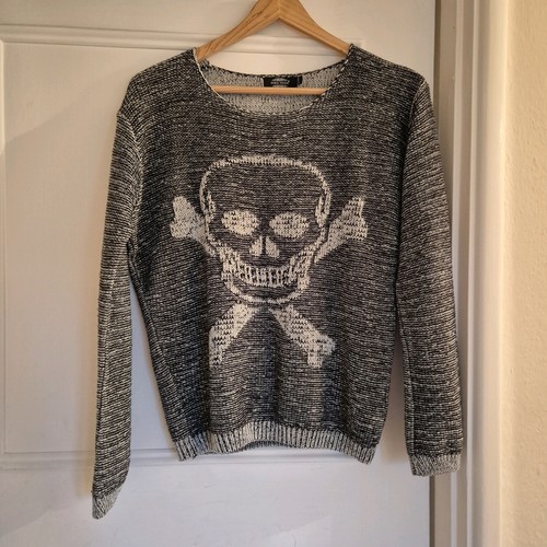 Ladies top skull and crossbone - top,