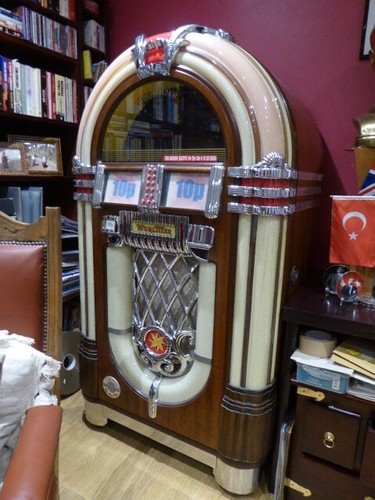 Wurlitzer 100 jukebox - wurlitzer,