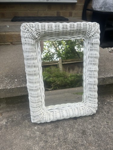 Vintage white wicker wall - white,