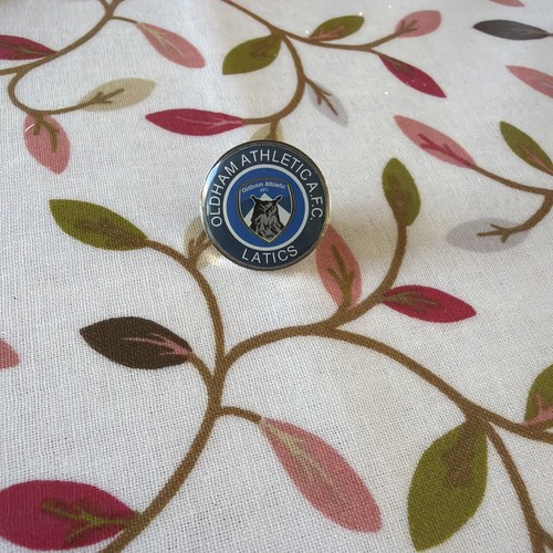 Oldham athletic pin badge - oldham,