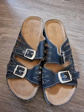 Pavers Low Wedge Sandals Size